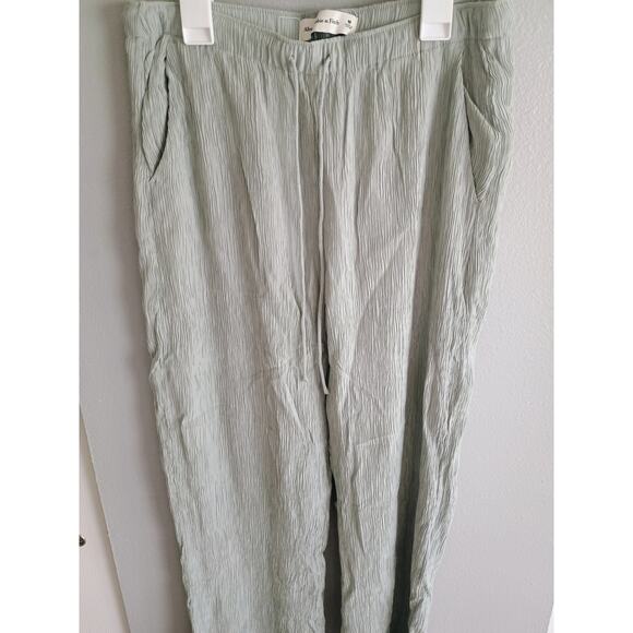Abercrombie and Fitch women's pants size medium - Picture 2 of 11